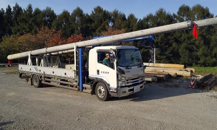 電柱運搬車